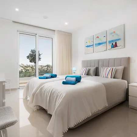 Luxury 2 Bed Apartment, Porto De Mos, 550m From Lagos