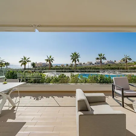 Luxury 2 Bed Apartment, Porto De Mos, 550m From
