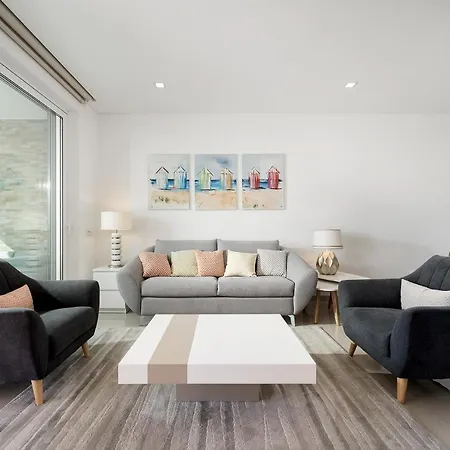 Luxury 2 Bed Apartment, Porto De Mos, 550m From