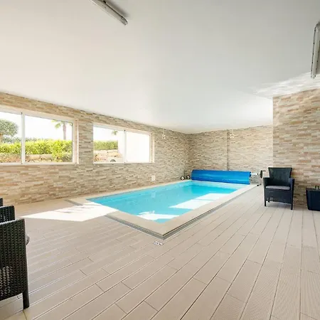 Luxury 2 Bed Apartment, Porto De Mos, 550m From *
