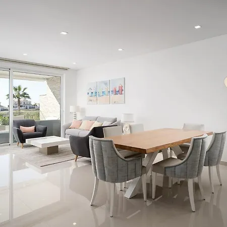 Luxury 2 Bed Apartment, Porto De Mos, 550m From * Lagos