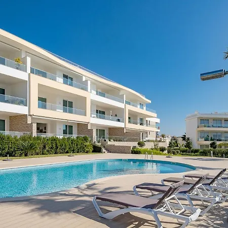 Luxury 2 Bed Apartment, Porto De Mos, 550m From *